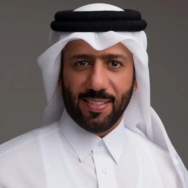 رجل بالزي العربي التقليدي
